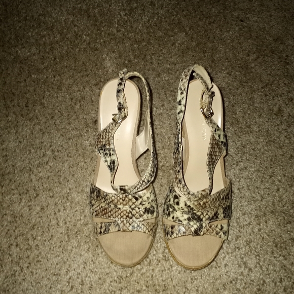 Anne Klein Killer Wedges. Size 7 - Picture 7 of 7
